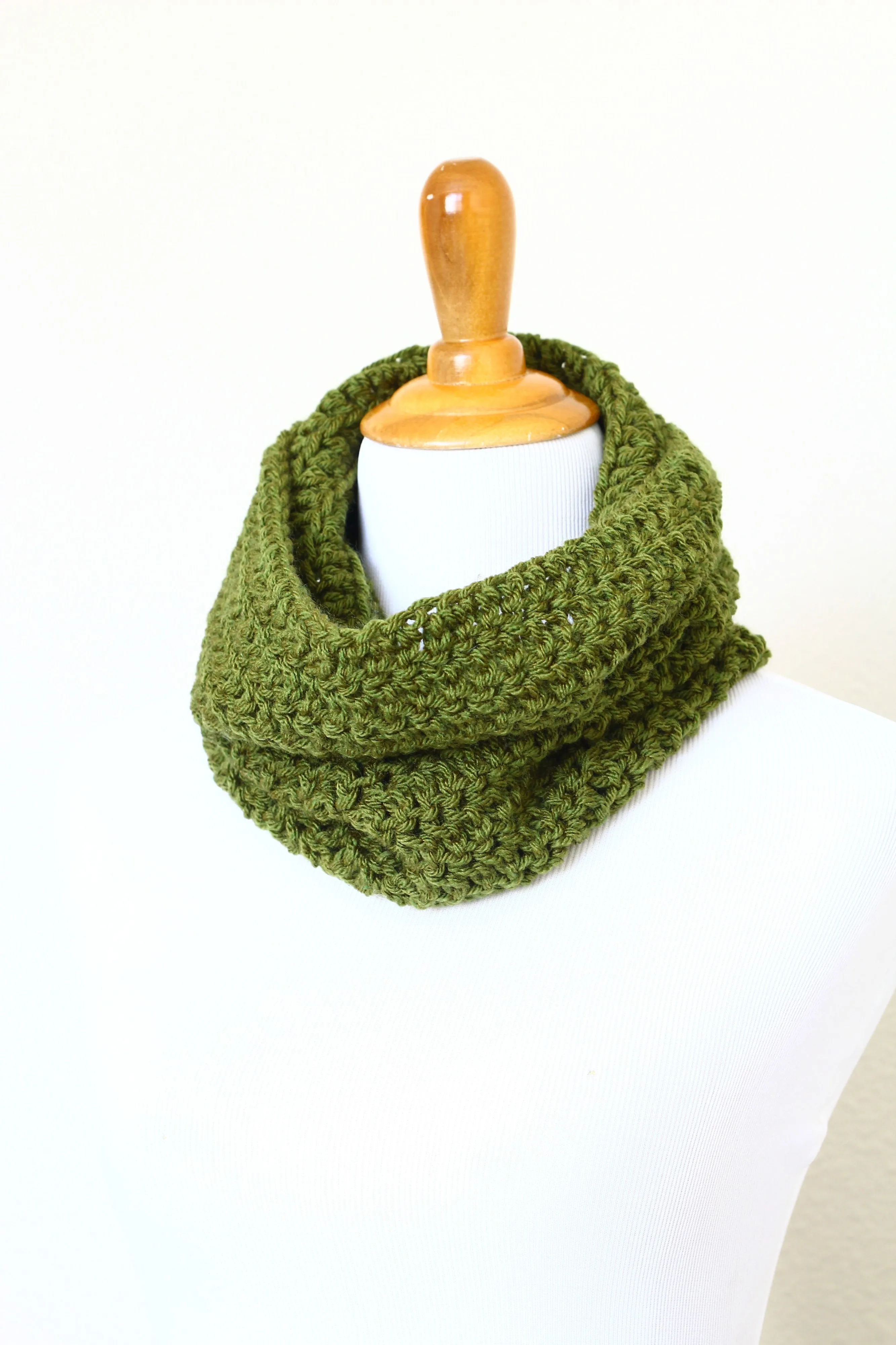 Crochet infinity scarf in olive green color, chunky cowl - 12 colors available