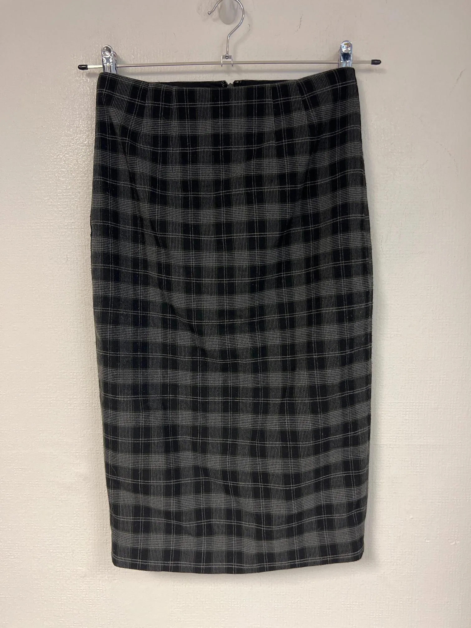 Green and black tartan pencil skirt, Rw & Co, Size 6 (Spandex, Polyester, Rayon)