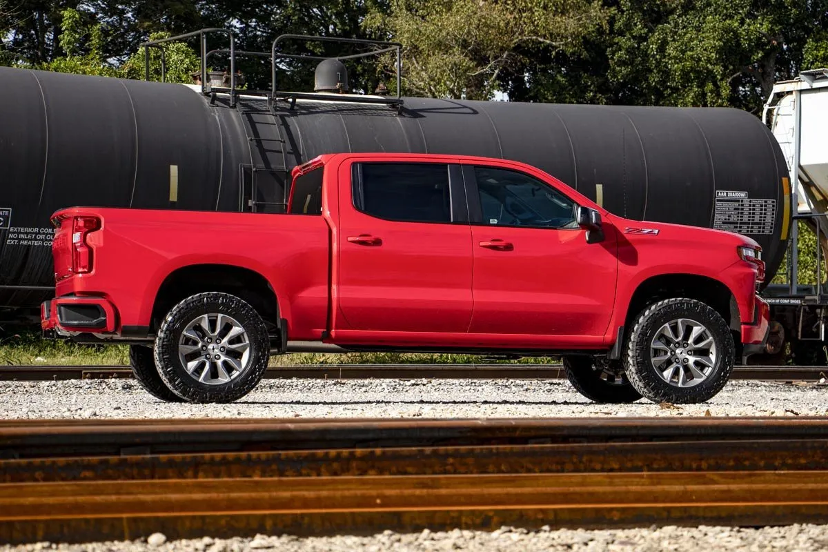 Rough Country Lift Kit Chevy Silverado 1500 2WD/4WD (19-22) [3.25" Lift] w/ or w/o Struts