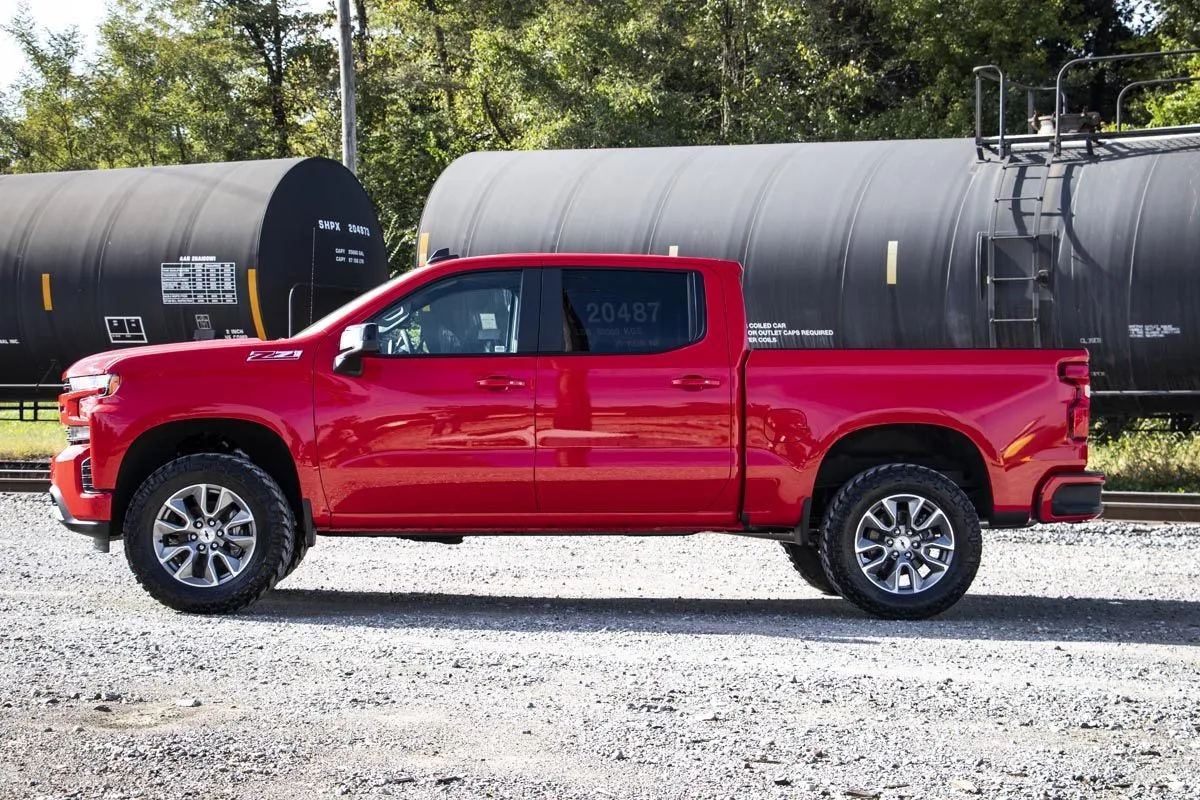 Rough Country Lift Kit Chevy Silverado 1500 2WD/4WD (19-22) [3.25" Lift] w/ or w/o Struts