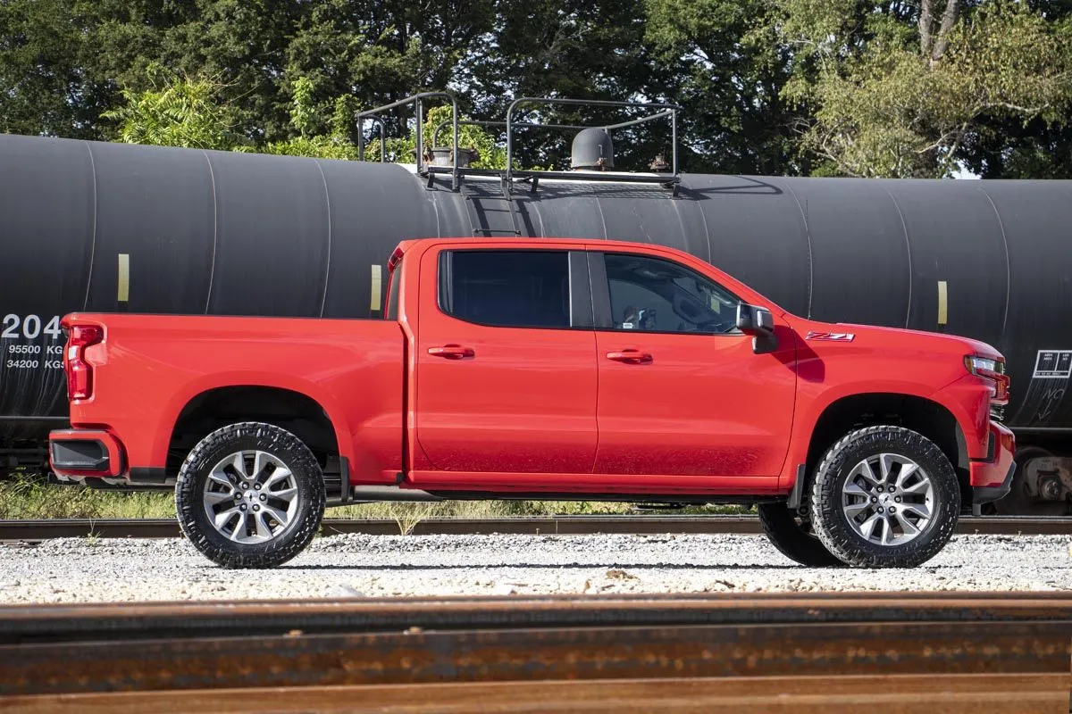 Rough Country Lift Kit Chevy Silverado 1500 2WD/4WD (19-22) [3.25" Lift] w/ or w/o Struts