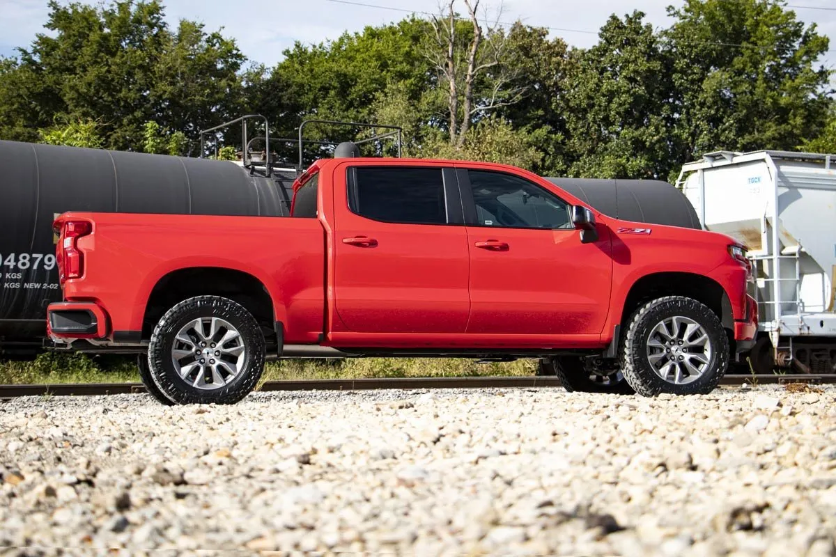 Rough Country Lift Kit GMC Sierra 1500 2WD/4WD (19-22) [3.50" Lift] w/ or w/o Struts