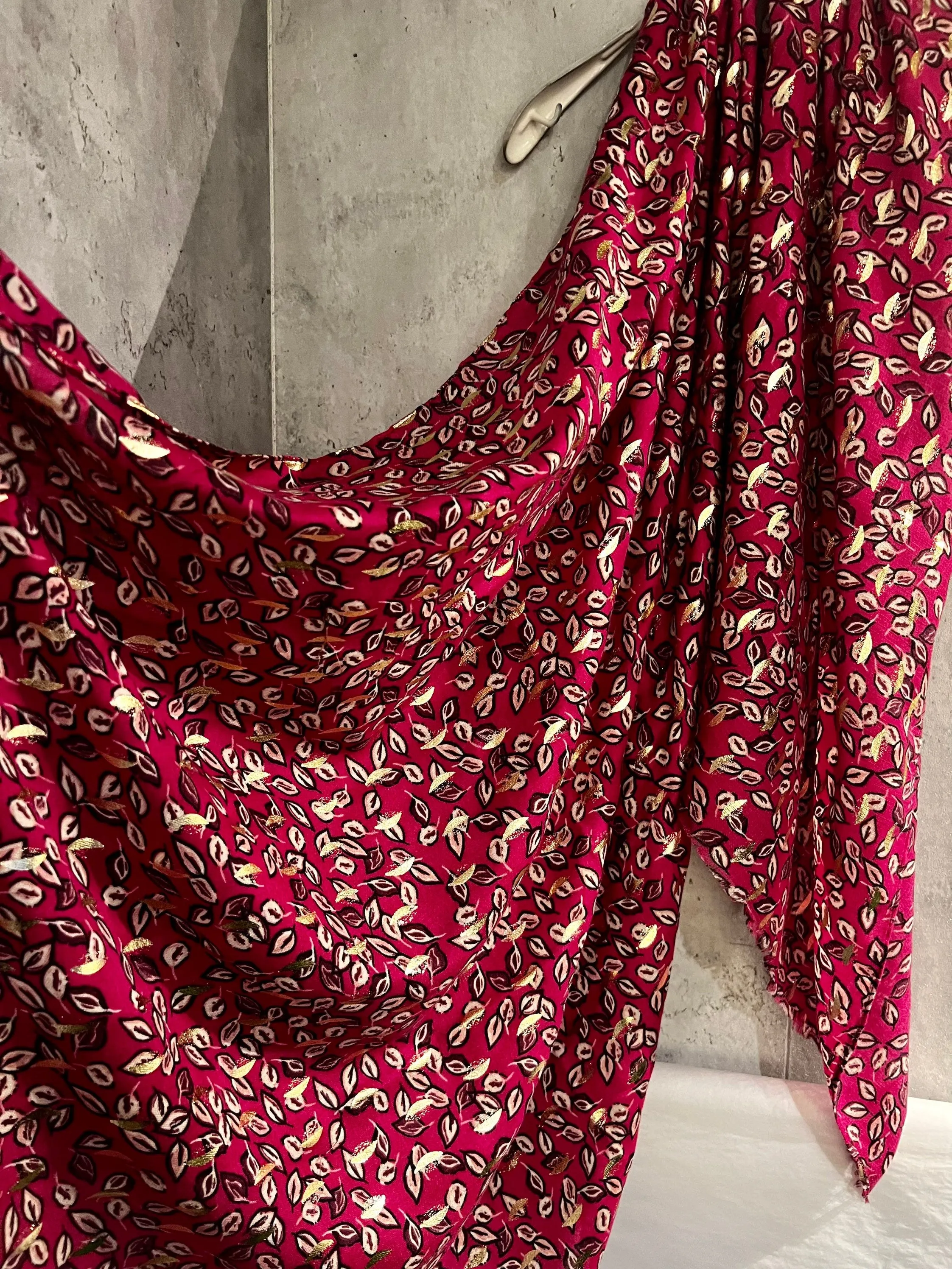 Seamless Small leaf’s With Gold Foil Pink Cotton Scarf/Summer Autumn Winter Scarf/Gifts For Mum/Gifts For Her Birthday Christmas/UK Seller