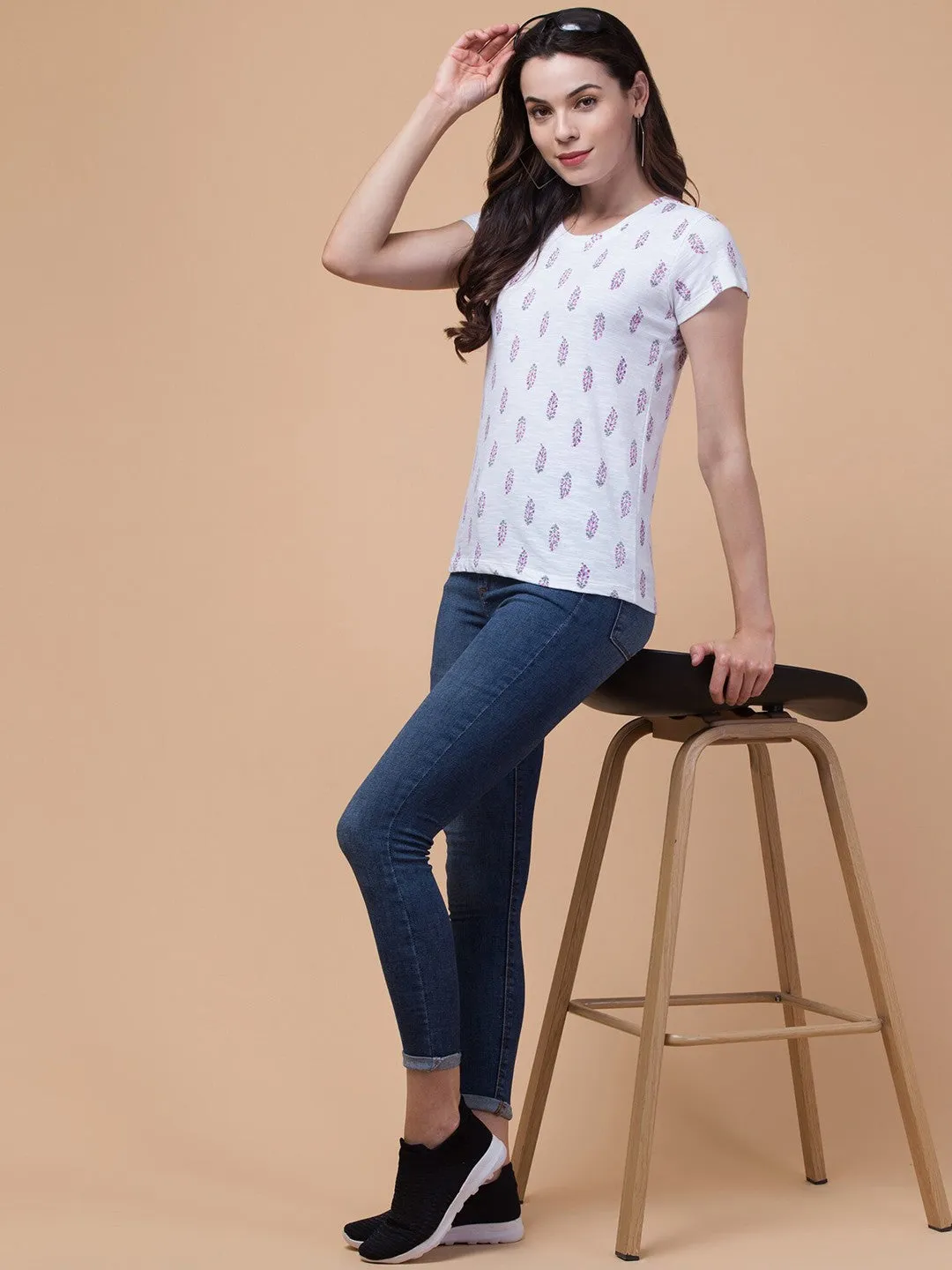 Stylish White Floral Printed T-Shirt